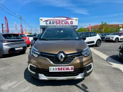 Renault Captur 2017 - 13750 EUR, 85620 km - AUTO.MOTO.pt - 85620km - foto 2 de 27