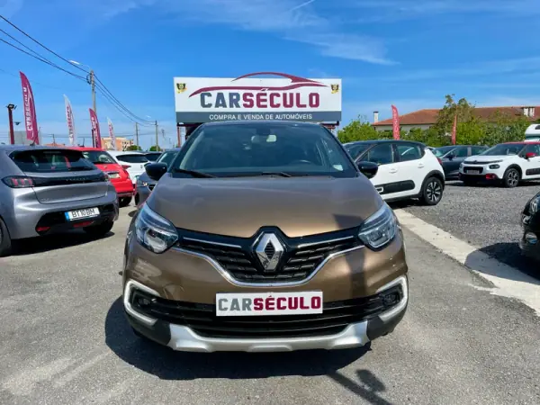 Renault Captur 2017 - 12950 EUR, 85620 km - AUTO.MOTO.pt - 85620km - foto 2 de 27