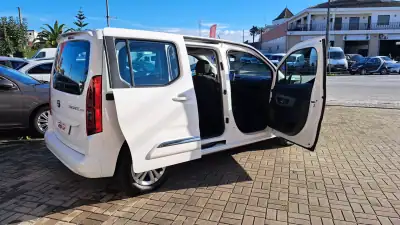 Toyota Proace City Verso 1.5D L1 Confort 2022 - 22900 EUR, 171567 km - AUTO.MOTO.pt - 171567km - foto 6 de 35