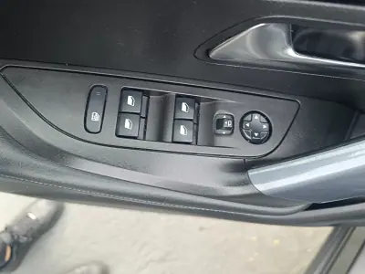 Peugeot 2008 2020 - 15900 EUR, 124990 km - AUTO.MOTO.pt - 124990km - foto 33 de 37