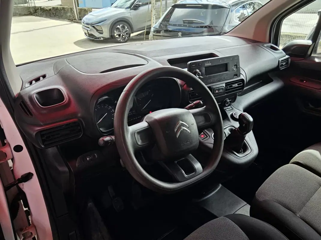 Citroën BERLINGO 3 LUGARES 2020 - 10750 EUR, 154000 km - AUTO.MOTO.pt - 154000km - foto 8 de 14