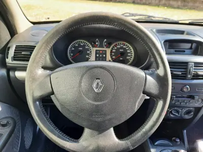 Renault Clio 2001 - 3500 EUR, 188485 km - AUTO.MOTO.pt - 188485km - foto 8 de 10