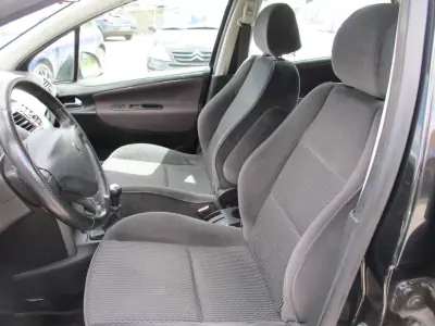 Peugeot 207 2007 - 4500 EUR, 180000 km - AUTO.MOTO.pt - 180000km - foto 10 de 11