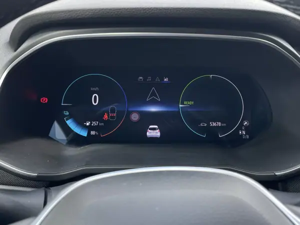 Renault Zoe 2020 - 14800 EUR, 56840 km - AUTO.MOTO.pt - 56840km - foto 29 de 42