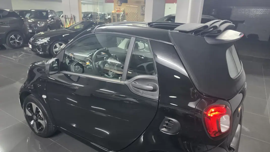 Smart Fortwo Cabrio 2021 - 14990 EUR, 68000 km - 68000km - foto 18 de 27