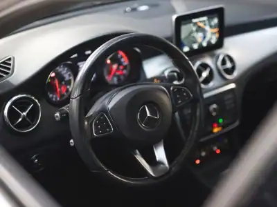 Mercedes-Benz GLA 180 2016 - 20990 EUR, 152000 km - AUTO.MOTO.pt - 152000km - foto 14 de 21