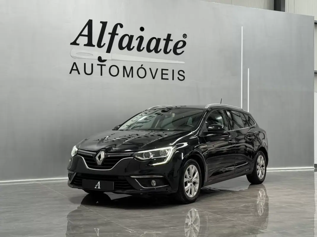Renault Mégane Sport Tourer 2020 - 15990 EUR, 80000 km - AUTO.MOTO.pt - 80000km - foto 3 de 26