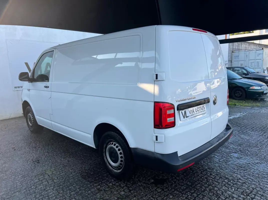 Volkswagen Transporter 2019 - 16500 EUR, 203450 km - AUTO.MOTO.pt - 203450km - foto 5 de 12