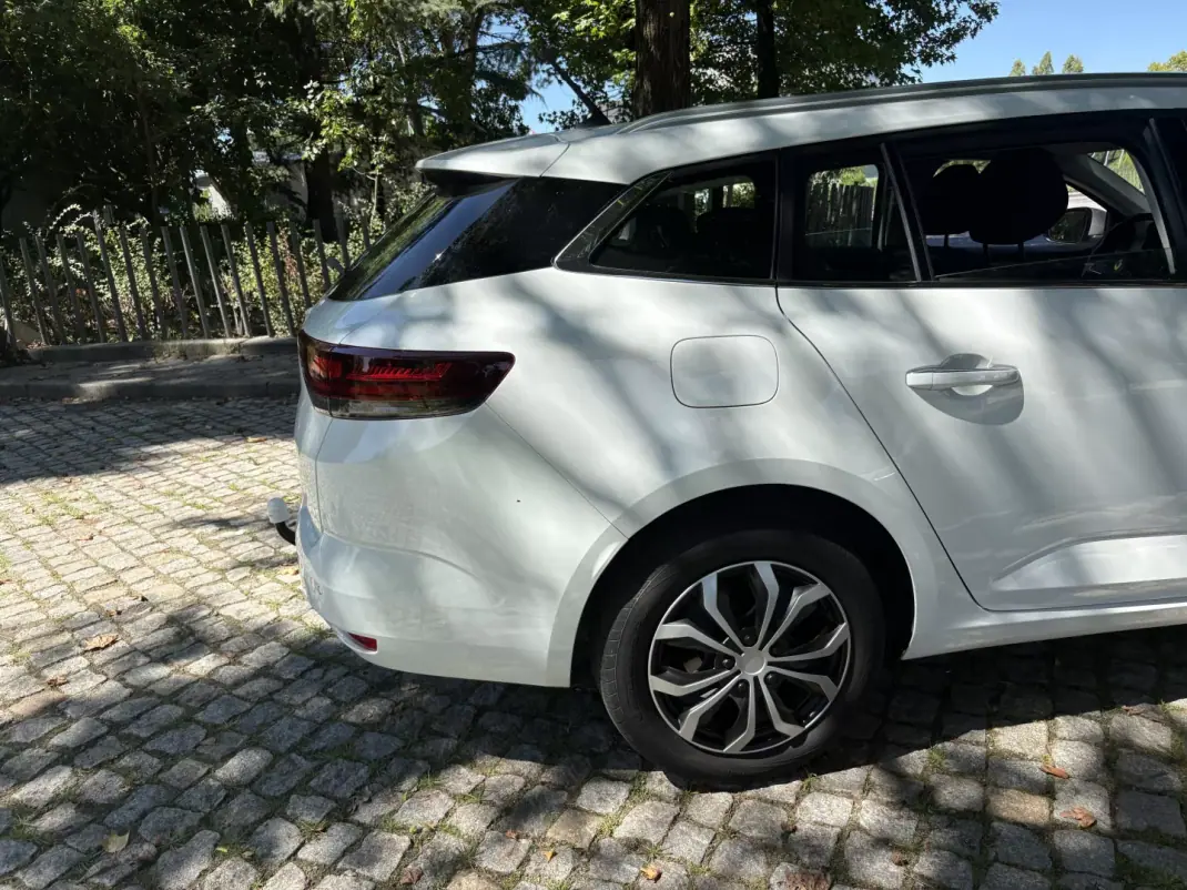 Renault Mégane 2022 - 17500 EUR, 149000 km - 149000km - foto 4 de 18