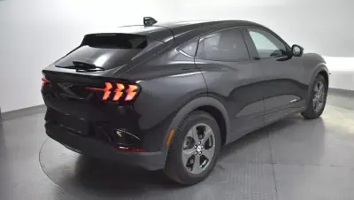 Ford Mustang Mach-E 2022 - 29000 EUR, 28000 km - AUTO.MOTO.pt - 28000km - foto 6 de 10