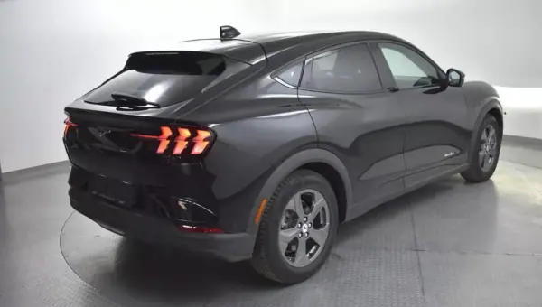 Ford Mustang Mach-E 2022 - 29000 EUR, 28000 km - AUTO.MOTO.pt - 28000km - foto 6 de 10