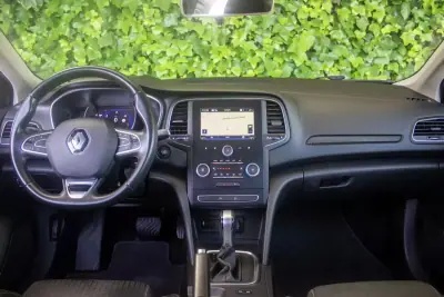 Renault Mégane 2018 - 13250 EUR, 161000 km - AUTO.MOTO.pt - 161000km - foto 15 de 17