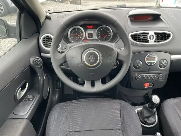 Renault Clio 2008 - 3500 EUR, 376787 km - AUTO.MOTO.pt - 376787km - foto 4 de 21