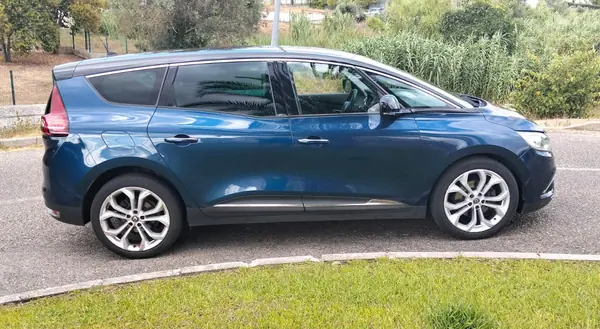 Renault Scénic 2019 - 13850 EUR, 196964 km - AUTO.MOTO.pt - 196964km - foto 6 de 15