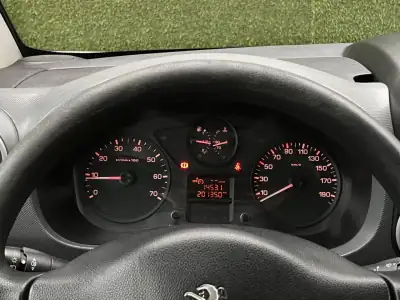 Peugeot Partner 1.6 BlueHdi 3 Lug 2018 - 9800 EUR, 200000 km - AUTO.MOTO.pt - 200000km - foto 15 de 20