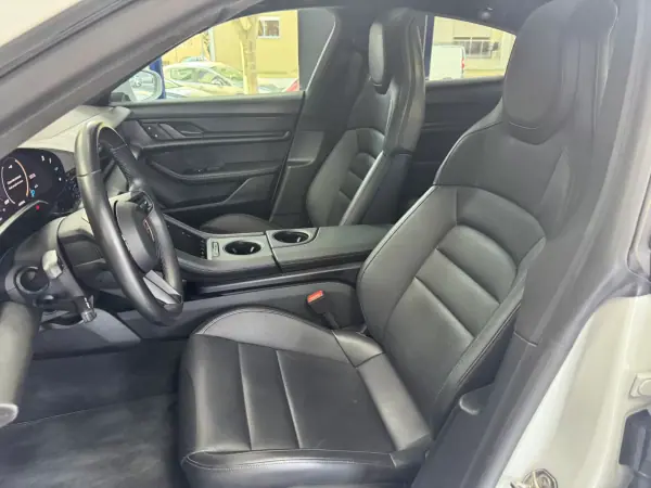 Porsche Taycan 2021 - 67000 EUR, 60000 km - AUTO.MOTO.pt - 60000km - foto 18 de 30