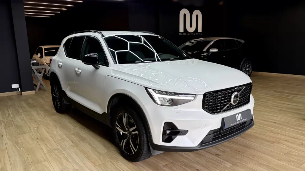 Volvo XC 40 2023 - 29970 EUR, 57000 km - AUTO.MOTO.pt - 57000km - foto 1 de 46
