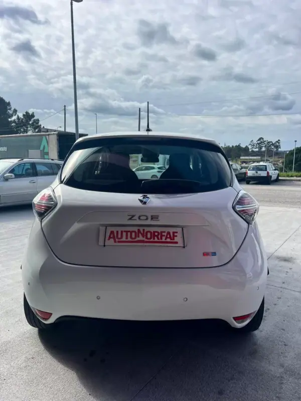 Renault Zoe 2021 - 20000 EUR, 29355 km - AUTO.MOTO.pt - 29355km - foto 4 de 21