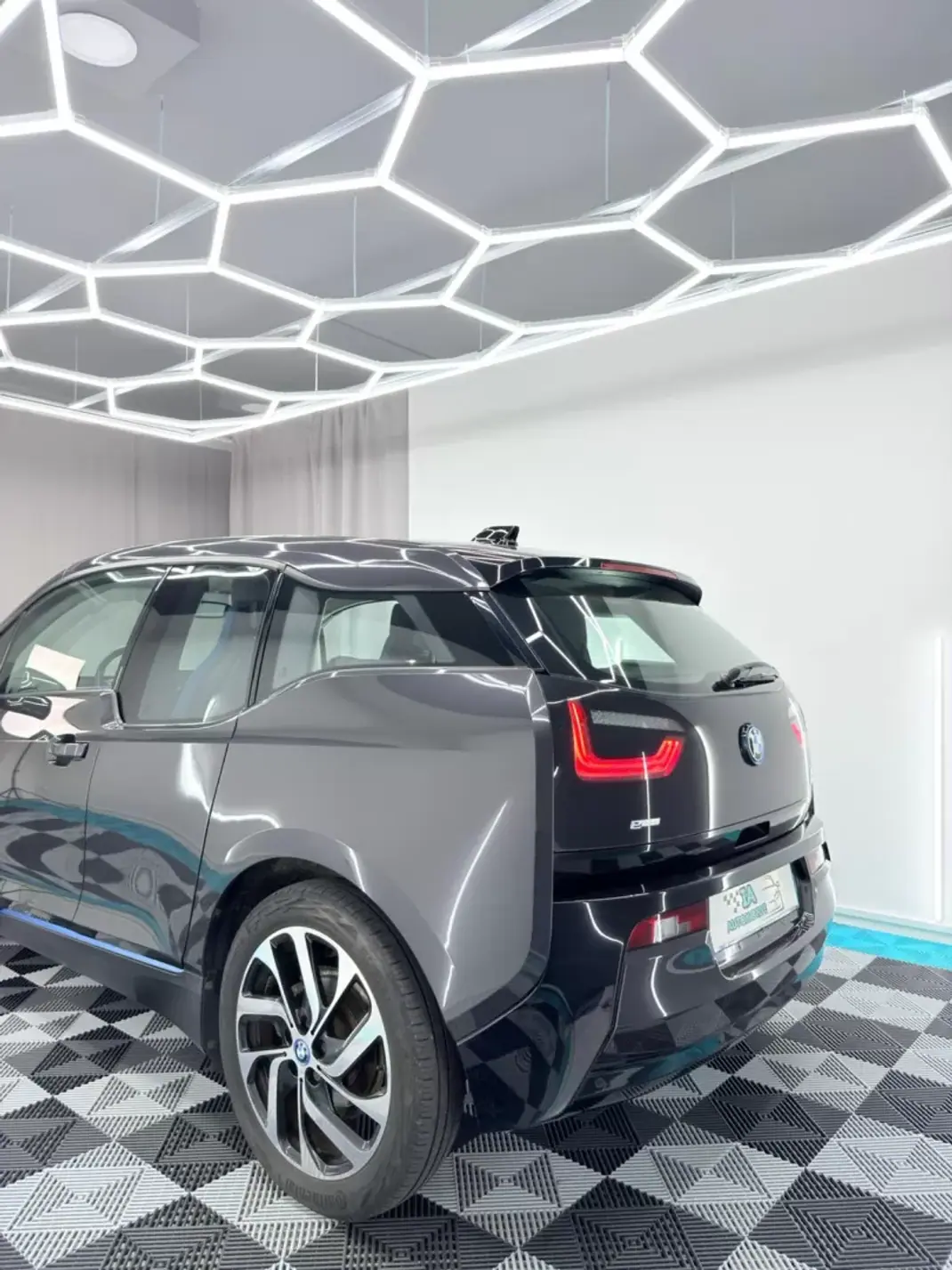 BMW i3 2014 - 10750 EUR, 118000 km - AUTO.MOTO.pt - 118000km - foto 6 de 23