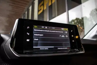 Peugeot e-208 2023 - 17800 EUR, 18457 km - AUTO.MOTO.pt - 18457km - foto 41 de 41