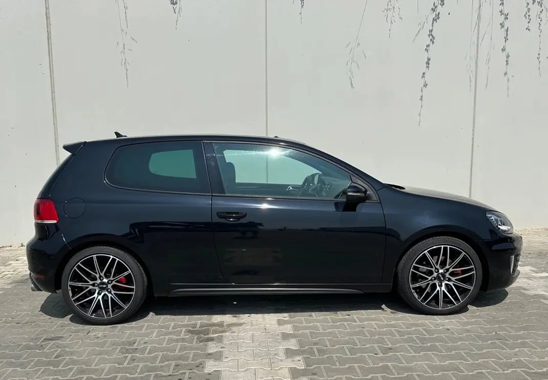 Volkswagen Golf 2011 - 5000 EUR, 128900 km - AUTO.MOTO.pt - 128900km - foto 2 de 3