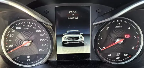 Mercedes-Benz C 180 2015 - 17500 EUR, 240000 km - AUTO.MOTO.pt - 240000km - foto 12 de 29