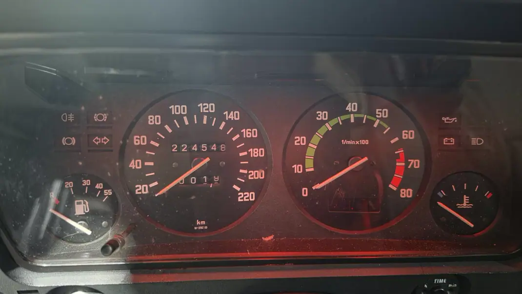 BMW 323 1982 - 27500 EUR, 224548 km - AUTO.MOTO.pt - 224548km - foto 33 de 44