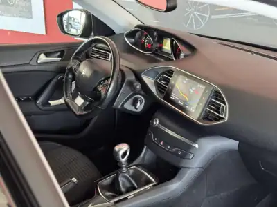 Peugeot 308 SW 2018 - 13500 EUR, 49820 km - AUTO.MOTO.pt - 49820km - foto 13 de 18