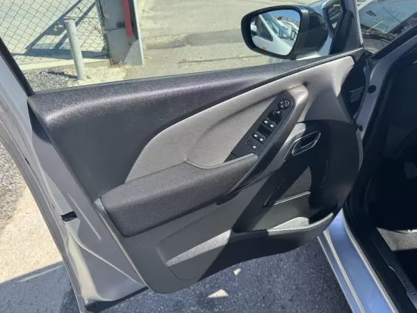Citroën C4 Picasso 2015 - 14500 EUR, 138345 km - AUTO.MOTO.pt - 138345km - foto 9 de 39