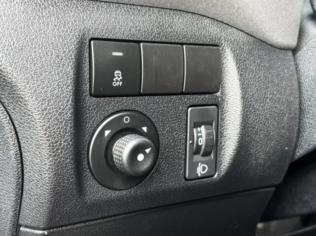 Peugeot Partner 2018 - 14900 EUR, 140000 km - AUTO.MOTO.pt - 140000km - foto 18 de 37