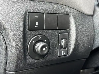 Peugeot Partner 2018 - 14900 EUR, 140000 km - AUTO.MOTO.pt - 140000km - foto 18 de 37