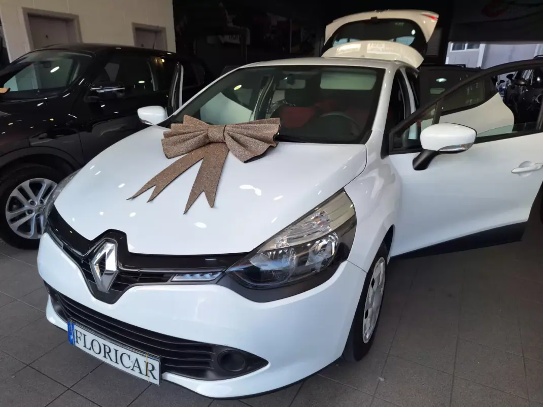 Renault Clio 2016 - 8900 EUR, 150560 km - AUTO.MOTO.pt - 150560km - foto 1 de 7