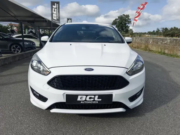 Ford Focus 2017 - 12990 EUR, 79000 km - AUTO.MOTO.pt - 79000km - foto 2 de 16