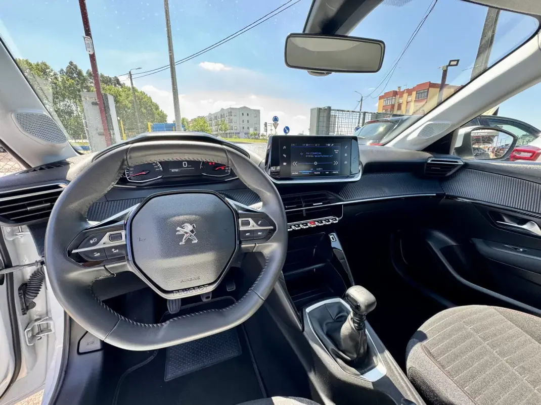 Peugeot 208 2021 - 14500 EUR, 80760 km - AUTO.MOTO.pt - 80760km - foto 13 de 25