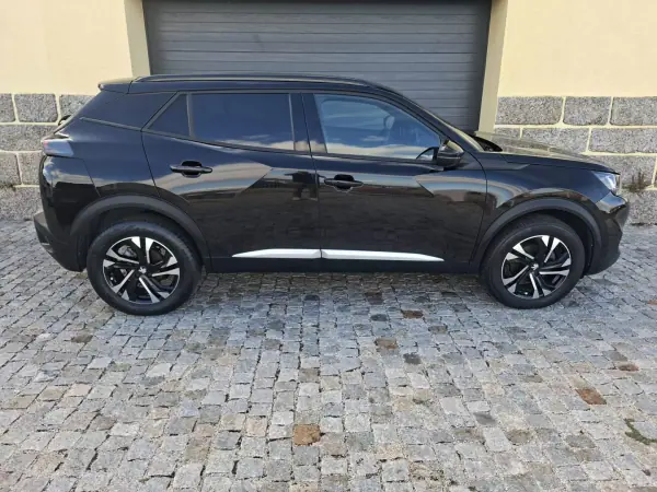 Peugeot 2008 2023 - 17490 EUR, 52424 km - 52424km - foto 4 de 19