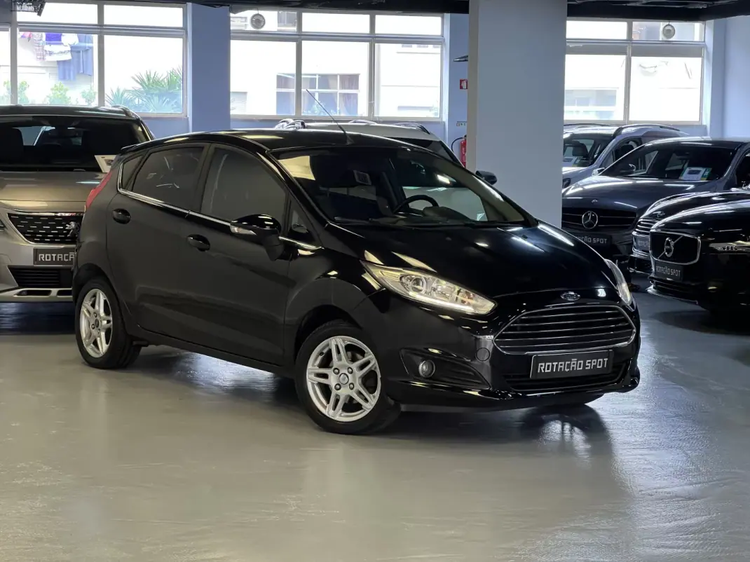 Ford Fiesta 2012 - 6490 EUR, 180000 km - AUTO.MOTO.pt - 180000km - foto 13 de 38