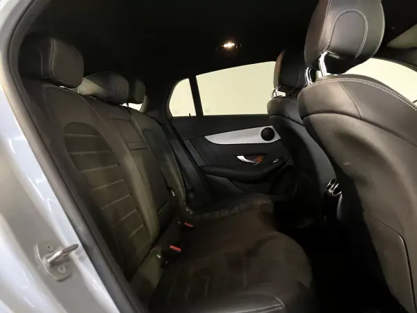 Mercedes-Benz GLC 300 2020 - 45500 EUR, 97000 km - AUTO.MOTO.pt - 97000km - foto 18 de 32