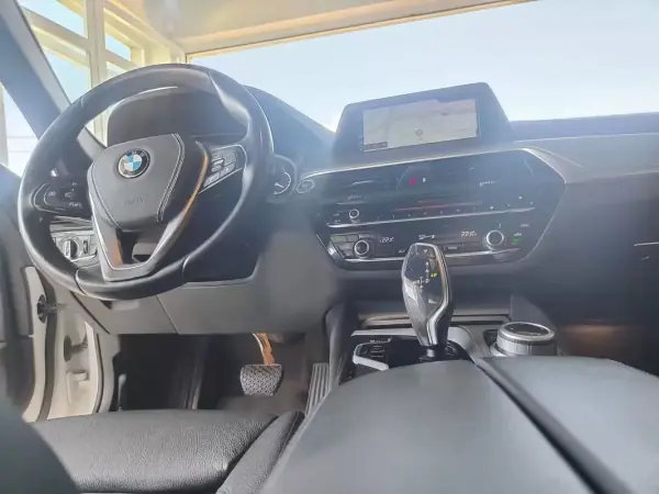 BMW 520 2017 - 23500 EUR, 165600 km - AUTO.MOTO.pt - 165600km - foto 20 de 38
