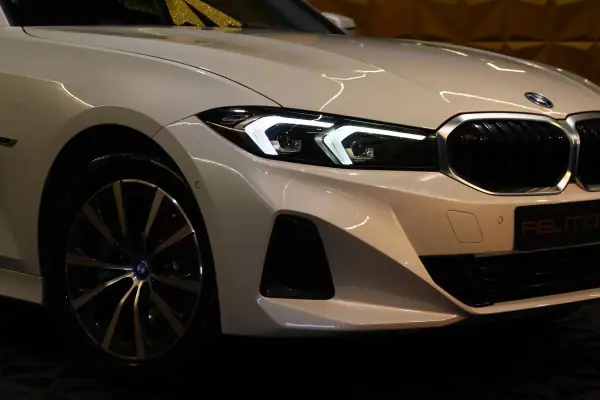 BMW 320 2022 — foto 2 de 36
