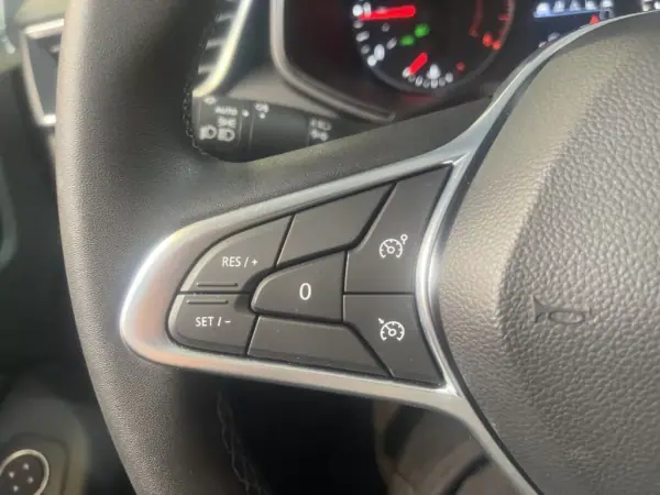 Renault Clio 2022 - 17899 EUR, 38000 km - AUTO.MOTO.pt - 38000km - foto 46 de 54