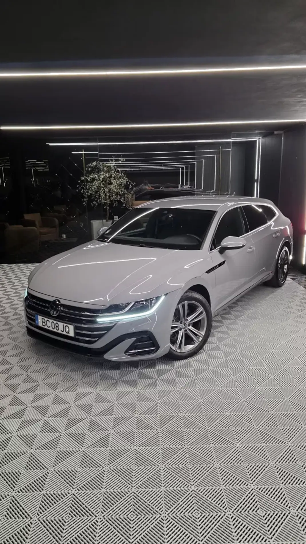 Volkswagen Arteon Shooting Brake 2023 - 30750 EUR, 134000 km - AUTO.MOTO.pt - 134000km - foto 1 de 27