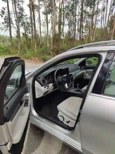 Mercedes-Benz C 200 2011 - 9250 EUR, 298500 km - AUTO.MOTO.pt - 298500km - foto 8 de 11