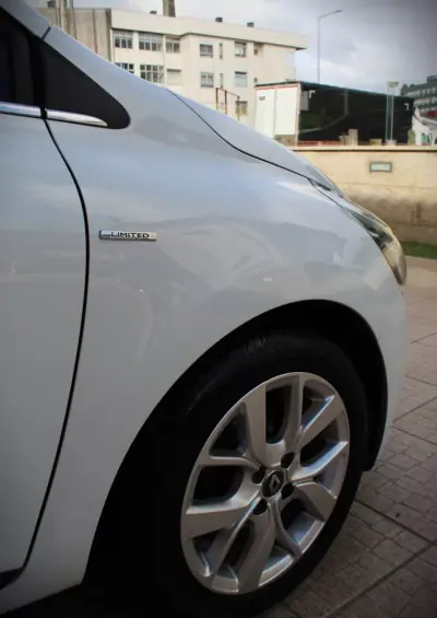 Renault Clio Sport Tourer 2020 - 12990 EUR, 53000 km - AUTO.MOTO.pt - 53000km - foto 5 de 36