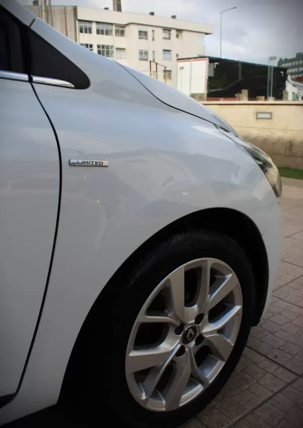 Renault Clio Sport Tourer 2020 - 12990 EUR, 53000 km - AUTO.MOTO.pt - 53000km - foto 5 de 36