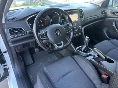 Renault Mégane Sport Tourer 2017 - 9900 EUR, 190000 km - AUTO.MOTO.pt - 190000km - foto 24 de 60