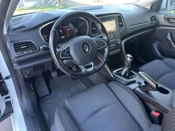 Renault Mégane Sport Tourer 2017 - 9900 EUR, 190000 km - AUTO.MOTO.pt - 190000km - foto 24 de 60