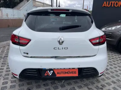 Renault Clio 2018 - 13950 EUR, 110232 km - AUTO.MOTO.pt - 110232km - foto 6 de 12