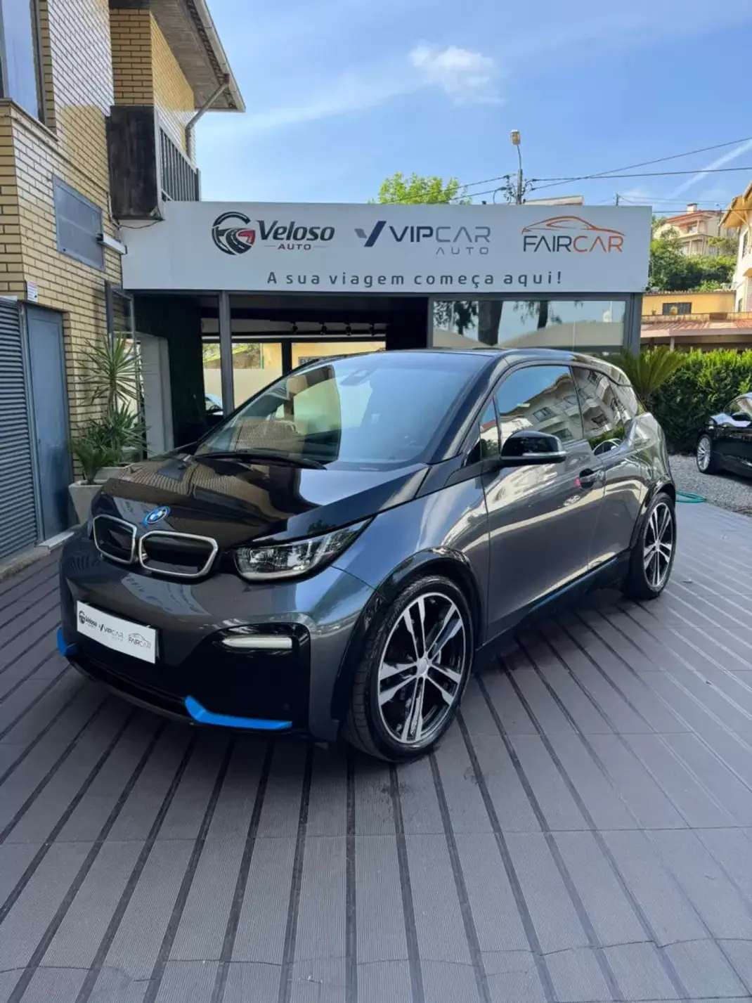 BMW i3 2020 - 21900 EUR, 128400 km - AUTO.MOTO.pt - 128400km - foto 1 de 13