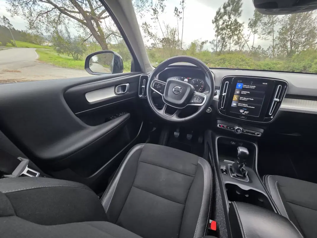 Volvo XC 40 2020 - 24500 EUR, 152300 km - AUTO.MOTO.pt - 152300km - foto 37 de 42
