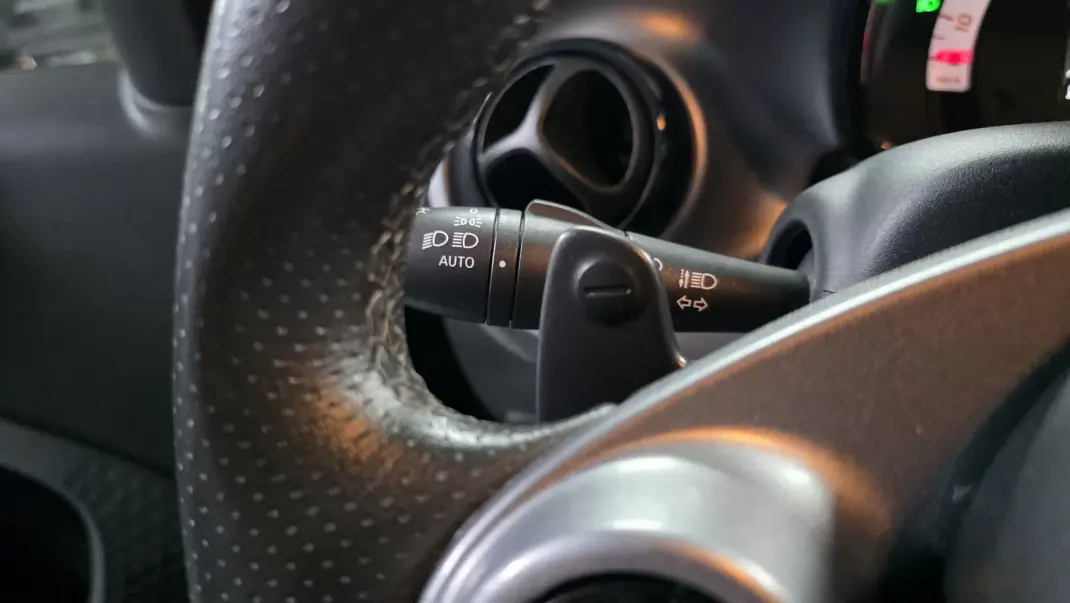 Smart ForTwo Coupé 2018 - 14990 EUR, 72000 km - AUTO.MOTO.pt - 72000km - foto 19 de 37
